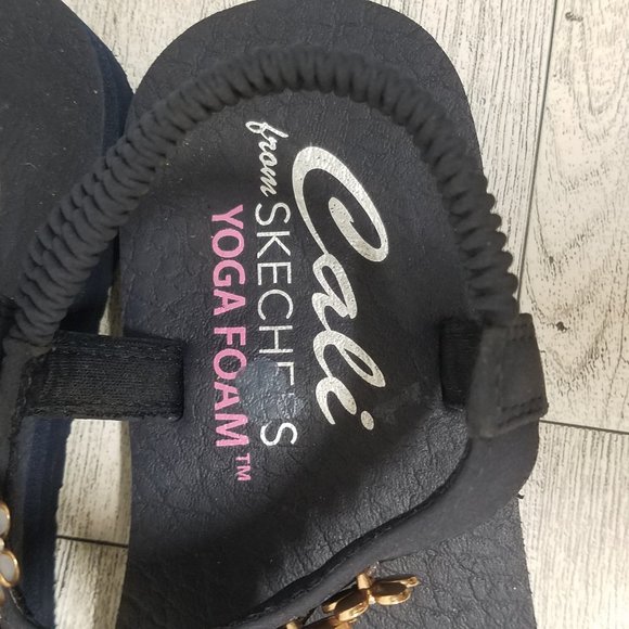 Cali from Skechers Size 6 NWOT Flip Flops / Sandals w/Yoga Foam - Picture 7 of 8